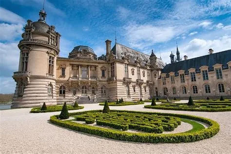  Château de Chantilly: Một Kiệt Tác Kiến Trúc Phục Hưng và Nơi Lưu Trữ Bảo Tàng Nghệ Thuật Phi Thường